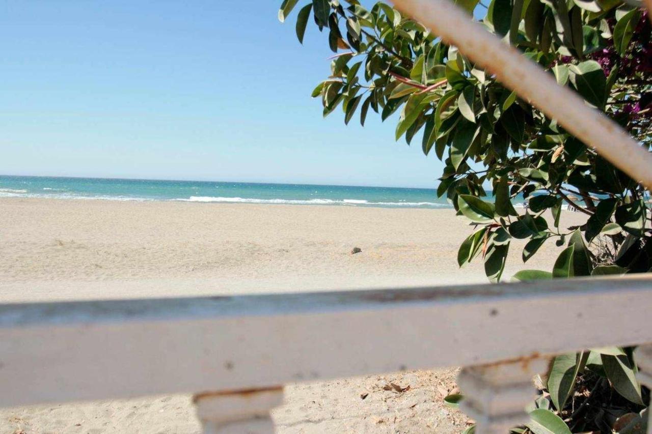 Апартаменты Vistas Al Mar En La Playa Ринкон-де-ла-Викториа Экстерьер фото
